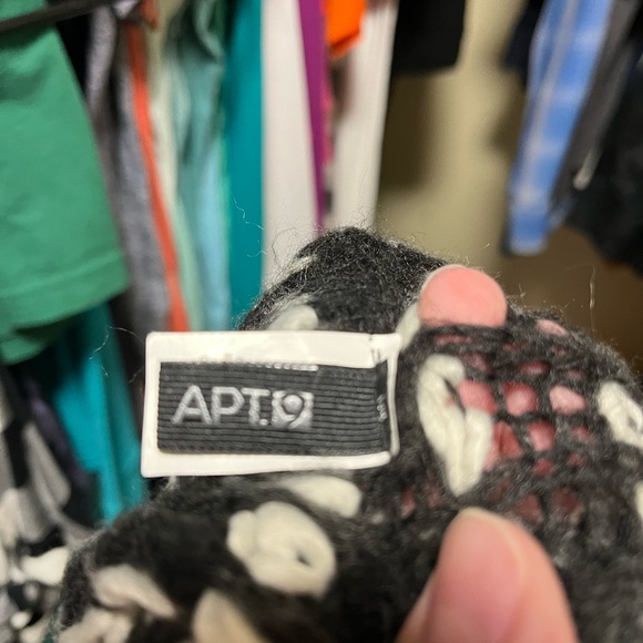 Apt 9 scarf NWOT - Picture 2 of 3